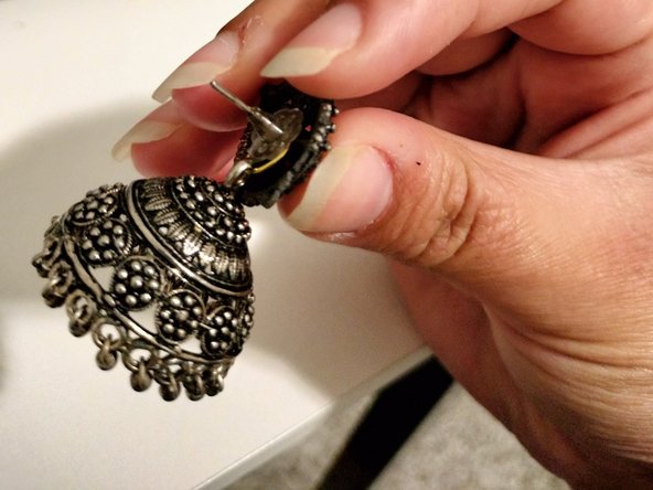 How to Reattach a Broken Jhumki Style Earring: crwdns2935265:06crwdnd2935265:03crwdnd2935265:03crwdne2935265:0