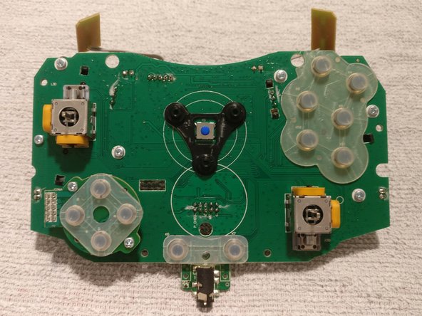 Desmontaje del Hyperkin Duke, Quitar palos de pulgar: paso 9, imagen 2 de 2
