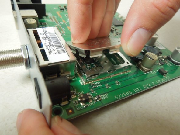 Motorola SURFboard SB5101 Metal Receiver Replacement, Lifting the Metal Plate from the Motherboard: crwdns2935265:09crwdnd2935265:03crwdnd2935265:03crwdne2935265:0