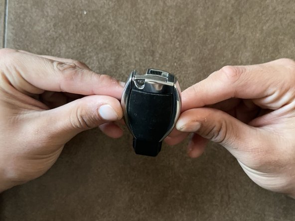 2006-2015 Mercedes Key Fob Battery Replacement: adım 5, 2 resimden 2.