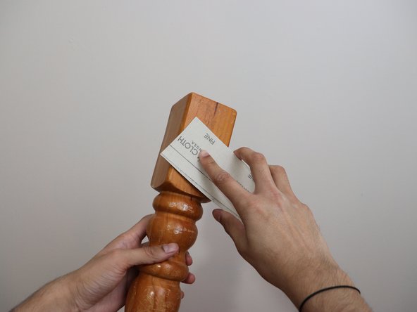 How to Refinish a Scratched Wood Table: crwdns2935265:03crwdnd2935265:03crwdnd2935265:03crwdne2935265:0