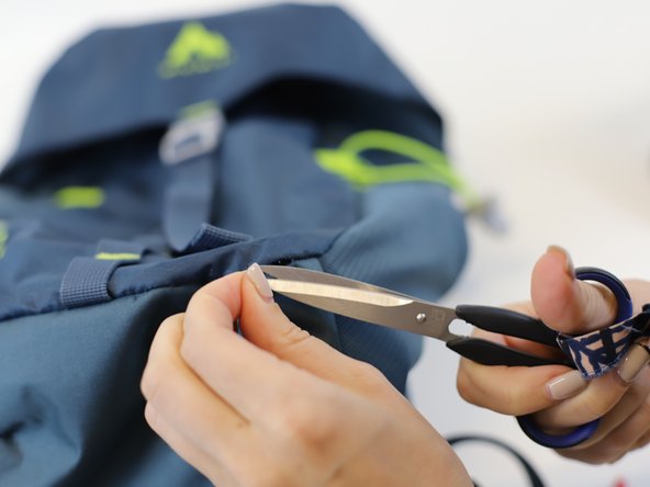 How to Fix a Broken Loop in a Backpack, Clean the area: crwdns2935265:02crwdnd2935265:02crwdnd2935265:02crwdne2935265:0