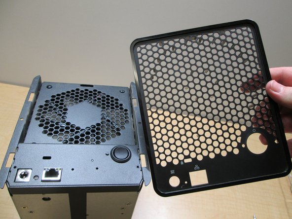 Drobo FS DRDS2-A Power Switch Replacement, Power Switch: crwdns2935265:04crwdnd2935265:03crwdnd2935265:03crwdne2935265:0