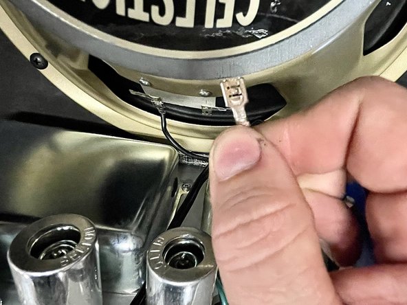 Fender 68 Custom Deluxe Reverb Speaker Replacement: crwdns2935265:04crwdnd2935265:02crwdnd2935265:03crwdne2935265:0