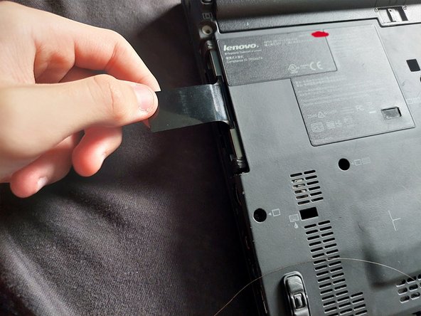 Lenovo ThinkPad X201 Hard Drive Replacement, Cool, now let's pull the drive mount out: crwdns2935265:04crwdnd2935265:02crwdnd2935265:02crwdne2935265:0