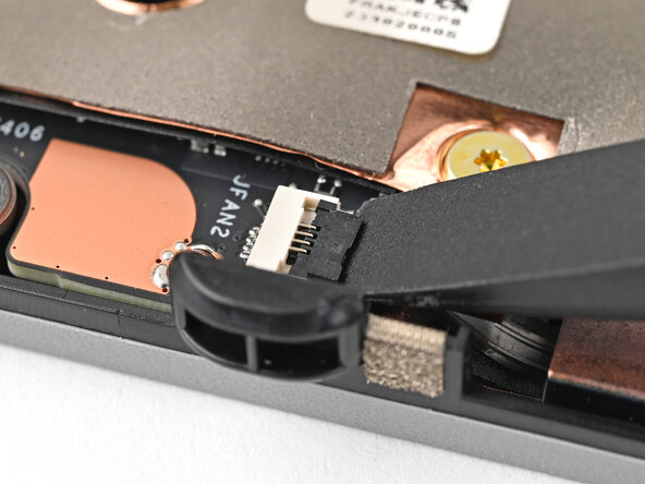 Framework Laptop 16 Graphics Module Fan Replacement, Disconnect the fan: paso 15, imagen 1 de 3