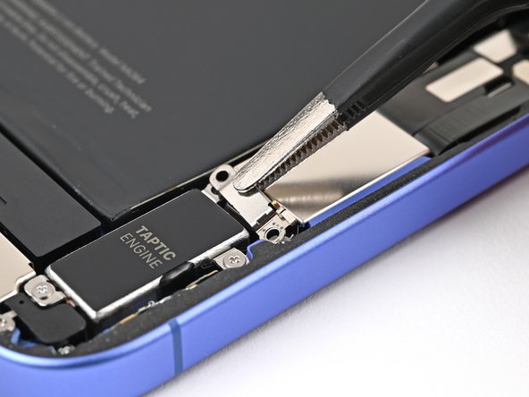 iPhone 16 Microphone Replacement, Install the Taptic Engine bracket: crwdns2935265:045crwdnd2935265:02crwdnd2935265:02crwdne2935265:0