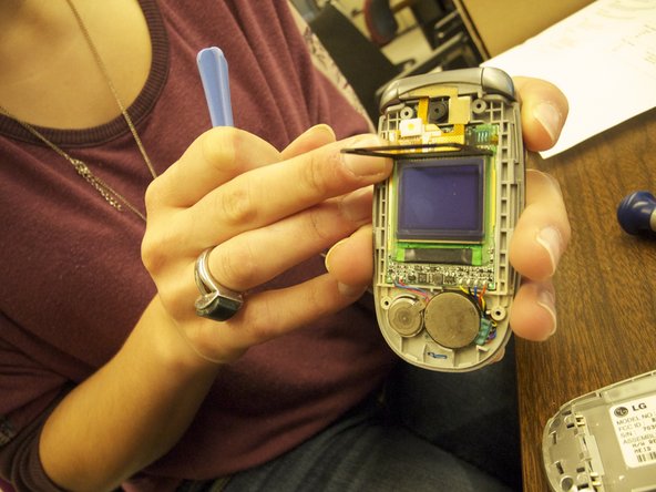 LG VX5300 outer LCD screen replacement, LCD Screen: crwdns2935265:04crwdnd2935265:02crwdnd2935265:02crwdne2935265:0