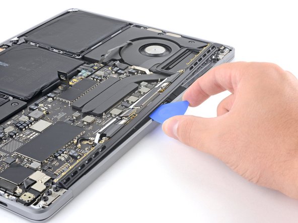MacBook Pro 13" 2022 (M2) Display Assembly Replacement, Pry up the antenna bar: crwdns2935265:025crwdnd2935265:02crwdnd2935265:03crwdne2935265:0