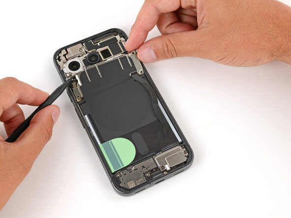 Google Pixel 10 Battery Replacement, Remove the motherboard cover: 17 단계, 이미지 3개 중 1개