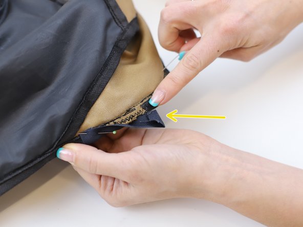 How to Repair a Loose Webbing Strap in a Backpack, Pin the "binding" strap: crwdns2935265:010crwdnd2935265:02crwdnd2935265:03crwdne2935265:0