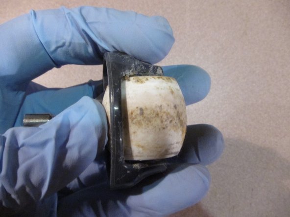 How to disassemble and clean your Roomba 560: шаг 24, изображение 2 из 3