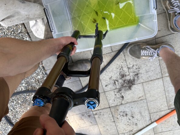 Fox32 Mountain Bike Front Air Suspension Fork Seal and Oil Replacement: étape 28, image 2 de 3