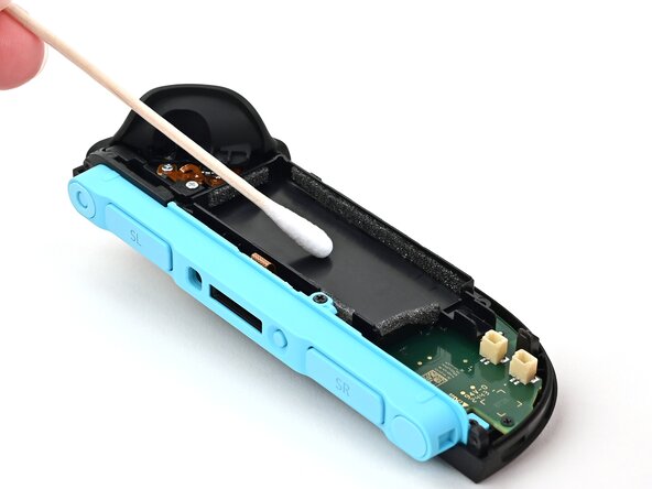 Joy-Con 2 (Left) Battery Replacement, Clean the frame: crwdns2935265:015crwdnd2935265:02crwdnd2935265:02crwdne2935265:0