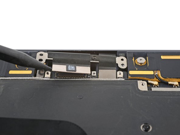 MacBook Air 2022 (M2) Battery Replacement, Disconnect the logic board connectors: crwdns2935265:019crwdnd2935265:02crwdnd2935265:03crwdne2935265:0