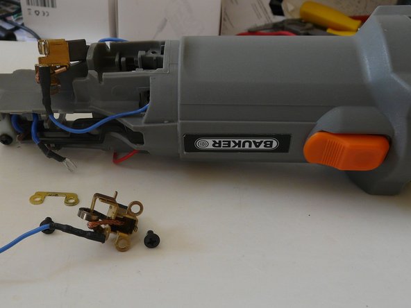 Disassembling Bauker PGA115G1.2 Angle grinder, Remove the brushes: crwdns2935265:012crwdnd2935265:03crwdnd2935265:03crwdne2935265:0