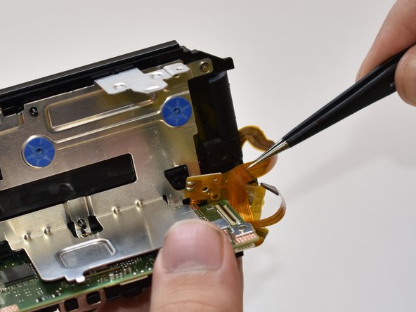 Canon Vixia HF R62 Display Panel Replacement: crwdns2935265:026crwdnd2935265:02crwdnd2935265:02crwdne2935265:0