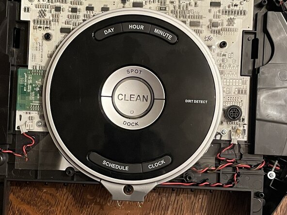 iRobot Roomba 581 Teardown, The Buttons: crwdns2935265:011crwdnd2935265:01crwdnd2935265:02crwdne2935265:0
