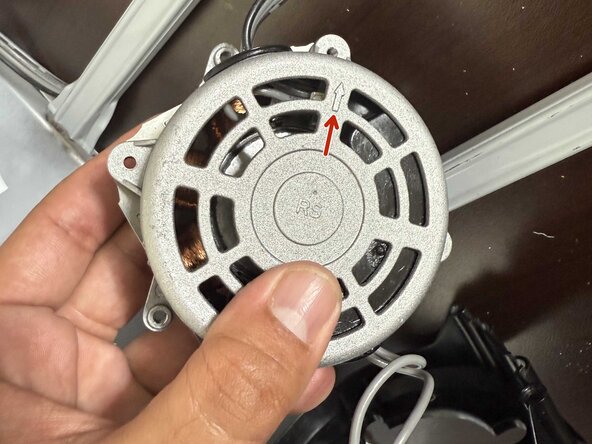 Lasko B20200 Rotor Replacement: 手順 7、 2の画像 2