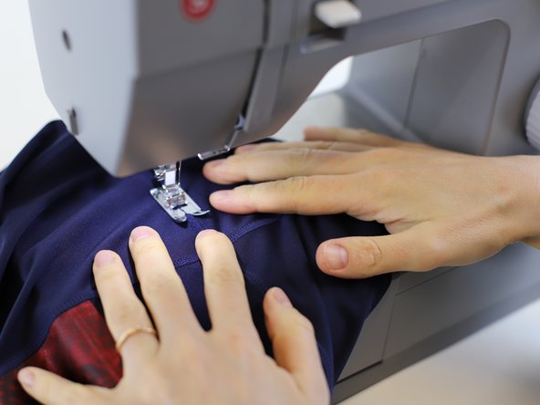 How to repair a torn legging seam, Begin sewing: crwdns2935265:03crwdnd2935265:02crwdnd2935265:03crwdne2935265:0
