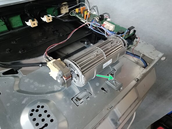 Siemens HLHB26 Steamer Demontage und Austausch der Wärmedämmung: Schritt 4, Bild 2 von 3