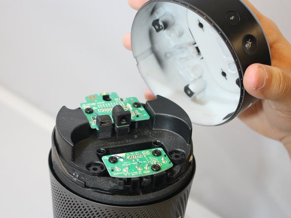 Harman Kardon Invoke Service Port Replacement, Remove the base: crwdns2935265:03crwdnd2935265:02crwdnd2935265:02crwdne2935265:0