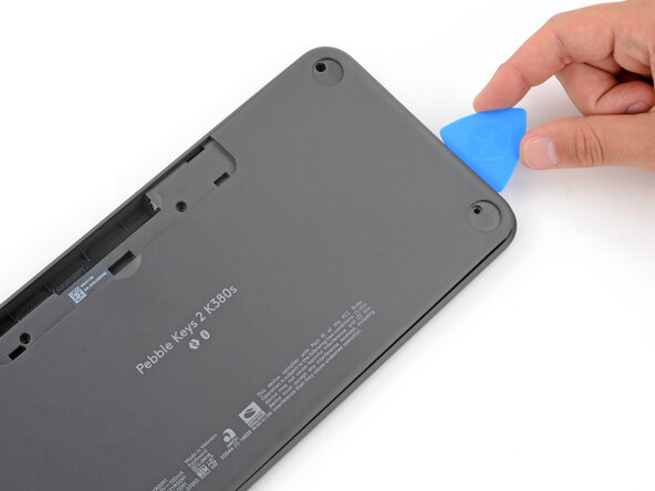 How to Open Your Logitech Pebble Keys 2 K380s Keyboard, Release the clips: passo 8, immagine 2 di 3
