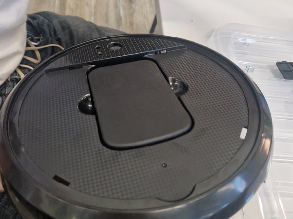 YT-88 Automatic Intelligent Sweeping Robot Full Disassembly, Disassembling the Top Cover: crwdns2935265:05crwdnd2935265:02crwdnd2935265:03crwdne2935265:0