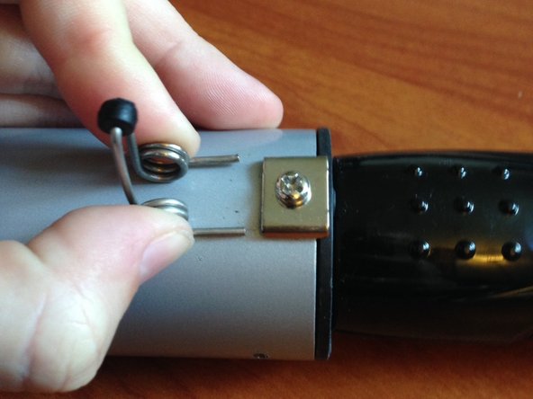 Revlon RVIR1008 Disassembly, Remove the clip spring.: crwdns2935265:04crwdnd2935265:02crwdnd2935265:02crwdne2935265:0