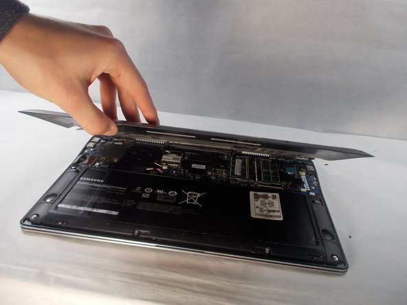 Samsung NP900X4B Back Panel Replacement: crwdns2935265:00crwdnd2935265:01crwdnd2935265:02crwdne2935265:0