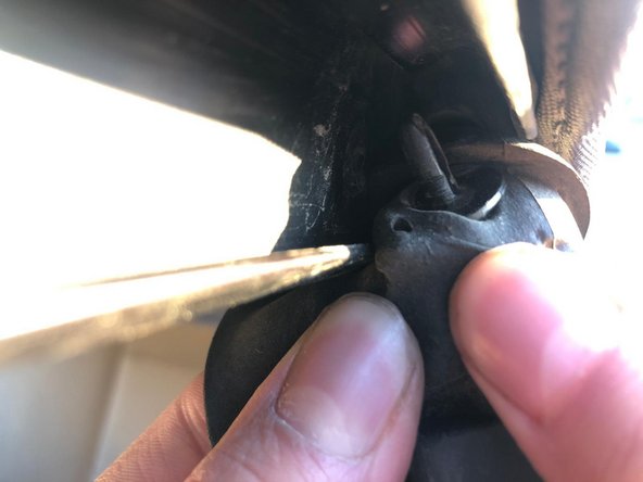 2006 (convertible) Ford Mustang Weatherproofing Car Window Replacement: crwdns2935265:04crwdnd2935265:02crwdnd2935265:02crwdne2935265:0