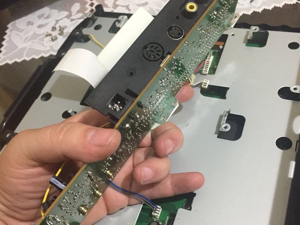 SNK Neo Geo CD Teardown, step 8: crwdns2935265:08crwdnd2935265:02crwdnd2935265:03crwdne2935265:0