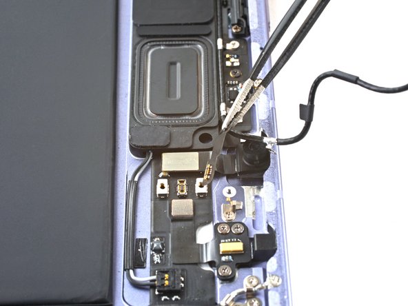 iPad Mini 6 Volume Buttons Replacement, Reposition the volume button board's cable: stap 0, afbeelding 2 van 2