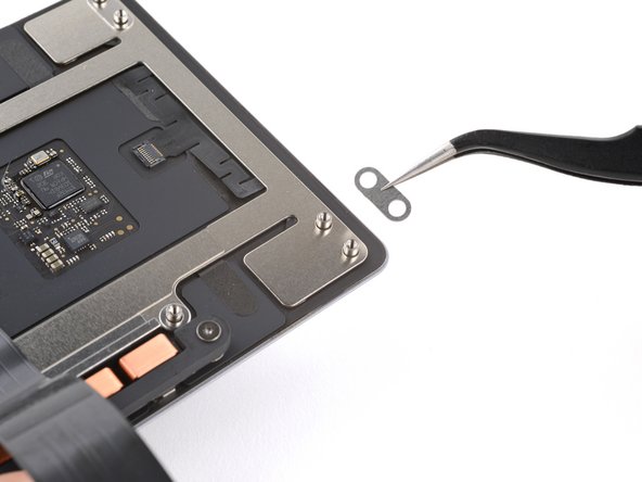 MacBook Pro 14" Late 2023 (M3) Battery Replacement, Remove the trackpad: crwdns2935265:024crwdnd2935265:02crwdnd2935265:03crwdne2935265:0