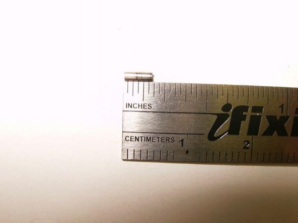 Beats Solo HD Right Hinge Pin Repair: crwdns2935265:03crwdnd2935265:03crwdnd2935265:03crwdne2935265:0