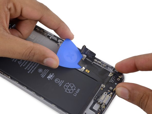 iPhone 6s Plus Lightning 接口和耳机插口: 步骤 64 中的图像 3，3