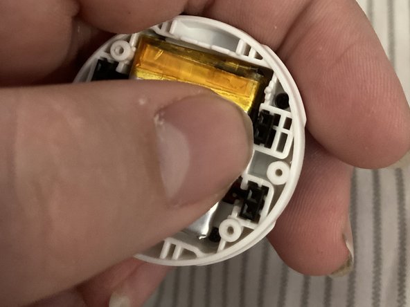 Sphero Mini Battery Replacement, Insert the new battery: crwdns2935265:05crwdnd2935265:02crwdnd2935265:02crwdne2935265:0