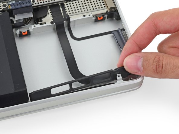 MacBook Pro 17" Unibody Hard Drive Bracket Replacement: crwdns2935265:09crwdnd2935265:02crwdnd2935265:03crwdne2935265:0