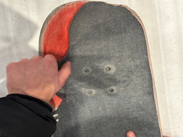 How to Repair a Waterlogged Skateboard: crwdns2935265:03crwdnd2935265:02crwdnd2935265:02crwdne2935265:0