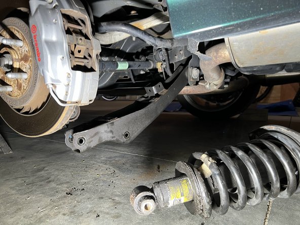 Chevrolet SS Sedan Rear Shock Absorber Replacement, Strut Removal: crwdns2935265:012crwdnd2935265:02crwdnd2935265:02crwdne2935265:0