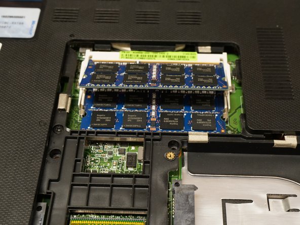 ASUS U46E-RAL7 RAM Replacement: crwdns2935265:03crwdnd2935265:02crwdnd2935265:02crwdne2935265:0