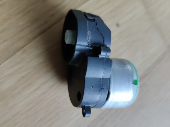 Roborock S5 Series Sidebrush Motor Replacement, Remove gearbox with motor: crwdns2935265:04crwdnd2935265:02crwdnd2935265:02crwdne2935265:0