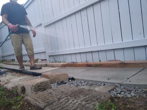 How to Repair A Garden Walkway With Concrete Slabs: 7 단계, 이미지 3개 중 2개