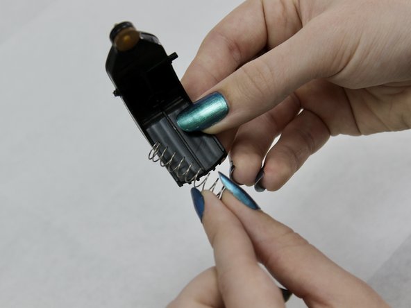 Black and Decker DCM100R Lever Spring Replacement: crwdns2935265:04crwdnd2935265:02crwdnd2935265:02crwdne2935265:0