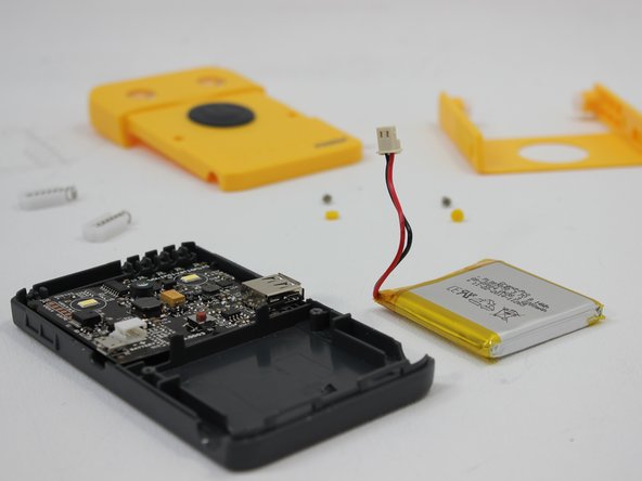 Waka Waka Power Plus Solar Panel Replacement, Remove the battery: crwdns2935265:04crwdnd2935265:03crwdnd2935265:03crwdne2935265:0