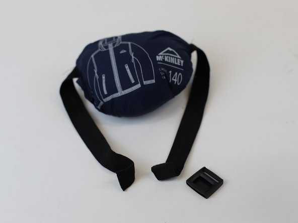 How to Change the Buckle of a Jacket Bag, Remove the old buckle: crwdns2935265:02crwdnd2935265:02crwdnd2935265:03crwdne2935265:0