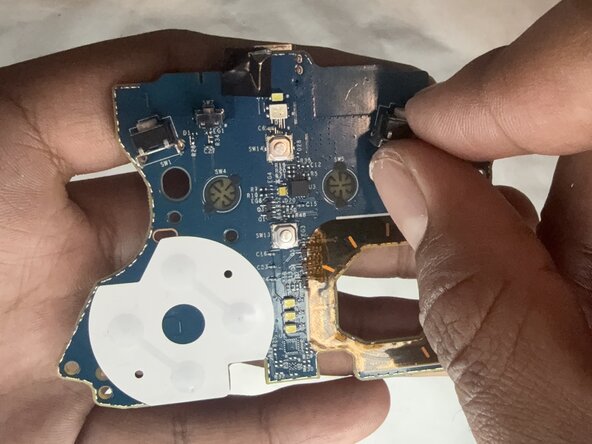 Xbox One Elite Controller (Model 1797) Bumper Assembly Replacement: step 9, image 1 of 3