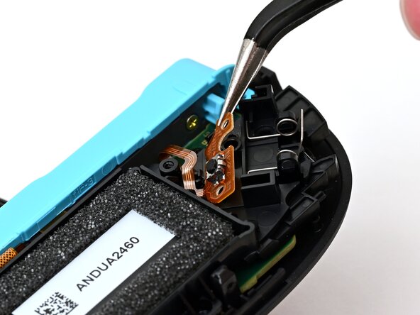 Joy-Con 2 (Left) Joystick Replacement, Install the trigger board: crwdns2935265:041crwdnd2935265:02crwdnd2935265:03crwdne2935265:0