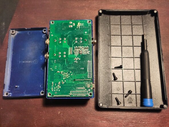 Rewriting corrupted firmware on Digitech JamMan Solo, Open the pedal: crwdns2935265:02crwdnd2935265:02crwdnd2935265:02crwdne2935265:0