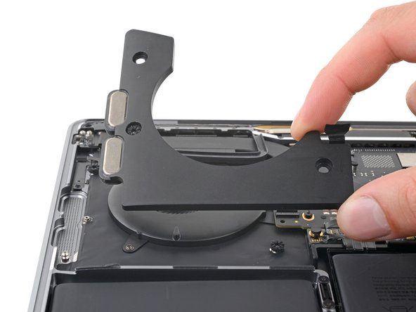 MacBook Pro 13" 2022 (M2) Lautsprecher tauschen, Linken Lautsprecher entfernen: Schritt 16, Bild 3 von 3